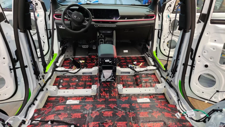 Geely Coolray пол 2 (1)