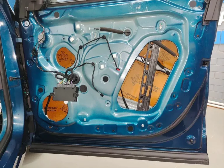 Geely Monjaro двер 3