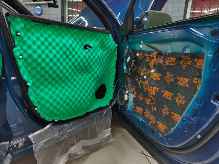 Geely Monjaro двер 4