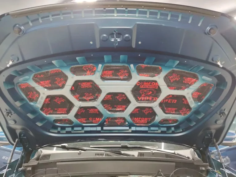 Geely Monjaro капот
