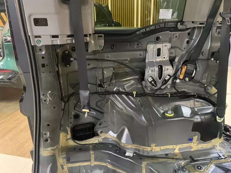 Шумоизоляция багажника Honda Stepwgn-1