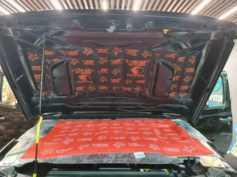 Шумоизоляция капота Jeep Wrangler Rubicon
