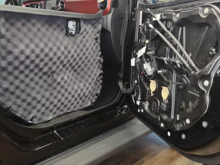 Шумоизоляция дверей Jeep Wrangler Rubicon-4