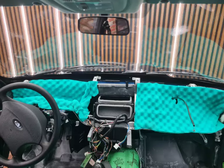 Шумоизоляция торпедо LADA Niva Travel-4