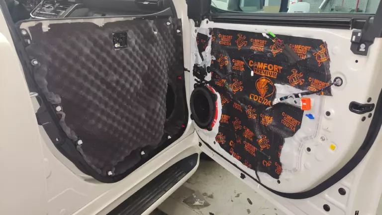 Шумоизоляция дверей Land Cruiser 300-3