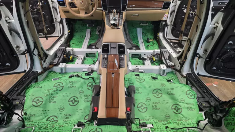 Шумоизоляция пола Porsche Panamera-3