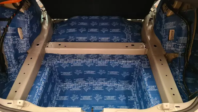 Шумоизоляция багажника Tesla Model 3-3