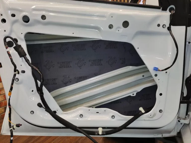 Шумоизоляция дверей Tesla Model Y-3