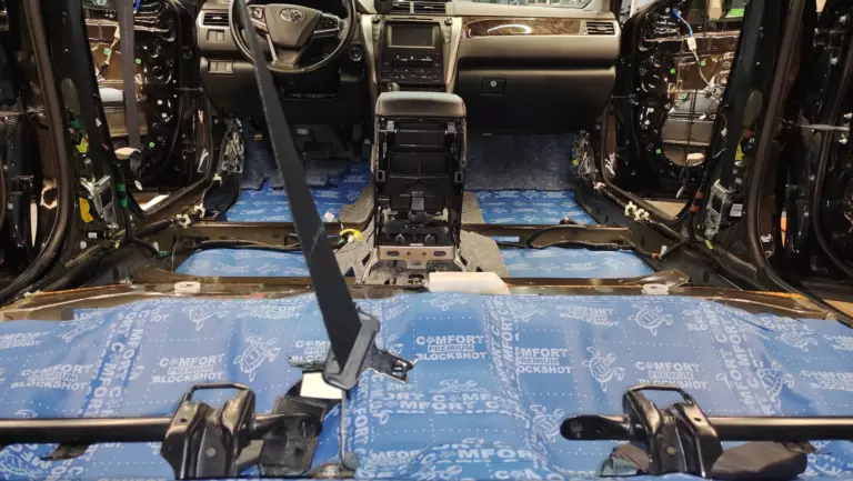Шумоизоляция пола Toyota Camry-2