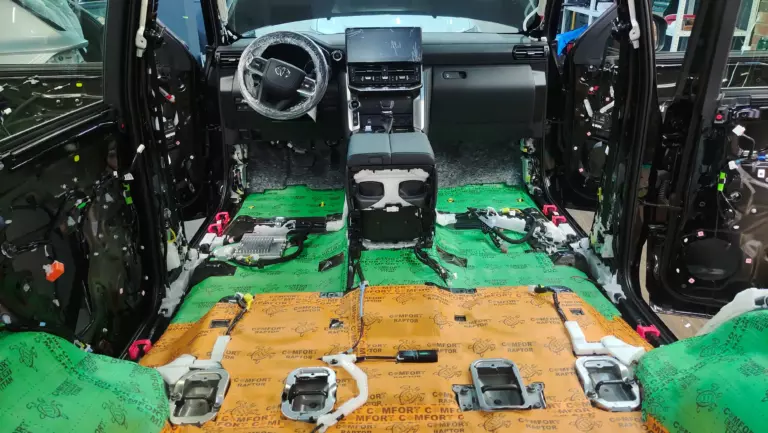 Шумоизоляция пола Toyota Land Cruiser 300-2