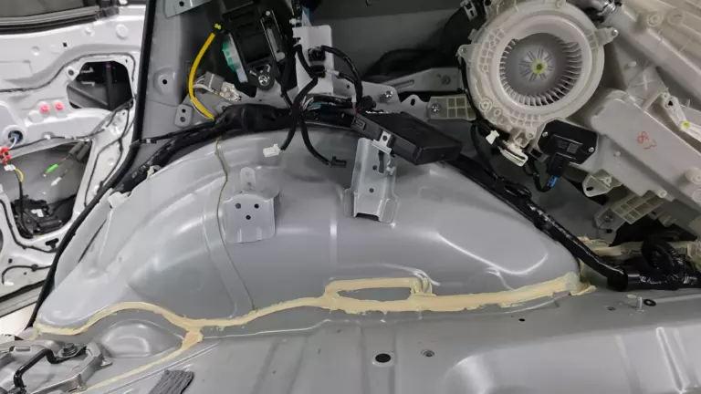 Шумоизоляция багажника Toyota Land Cruiser Prado-2