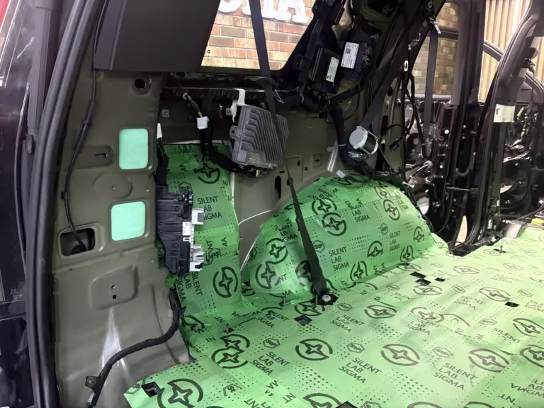 Пример шумоизоляции багажника Cadillac Escalade-5