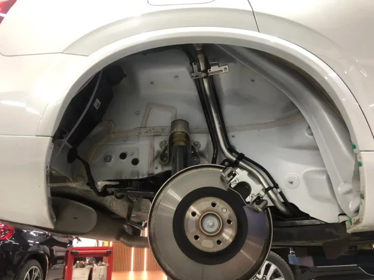 Шумоизоляция арок 3 Volvo XC90 2021