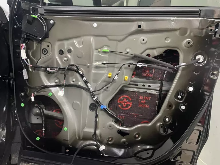 Шумоизоляция дверей Toyota Highlander