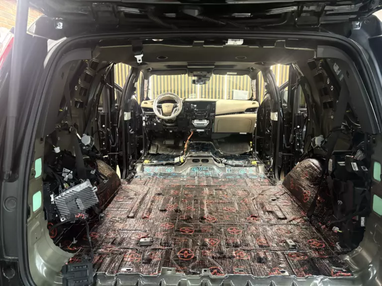 Шумоизоляция пола Cadillac Escalade-2